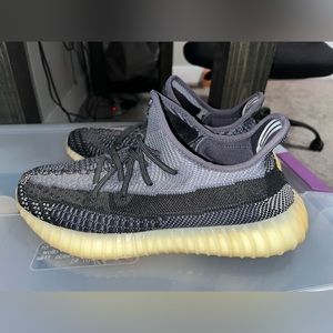 YEEZY 350 Carbons